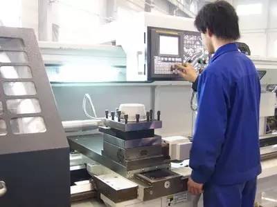 一個普通數控操作工的一天，說出來都是淚啊